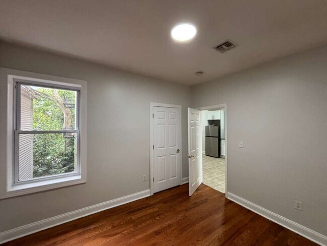 Building Photo - 162 Bergen Ave