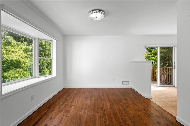 Building Photo - Lakeside Drive HOA