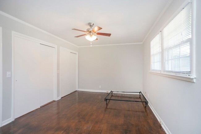 Building Photo - Location, location, location! College Hill...