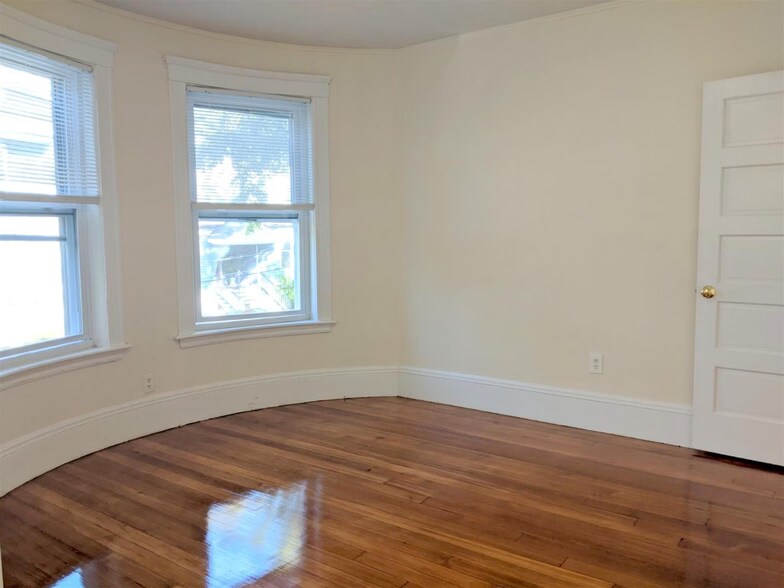 Building Photo - 14 Sanborn Ave