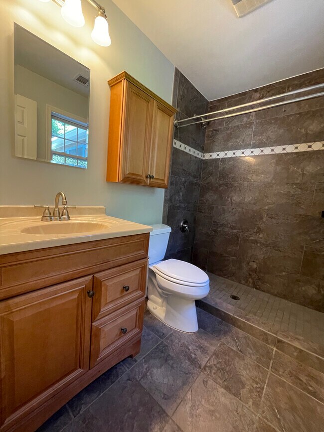 Building Photo - 3128 Headrow Cir