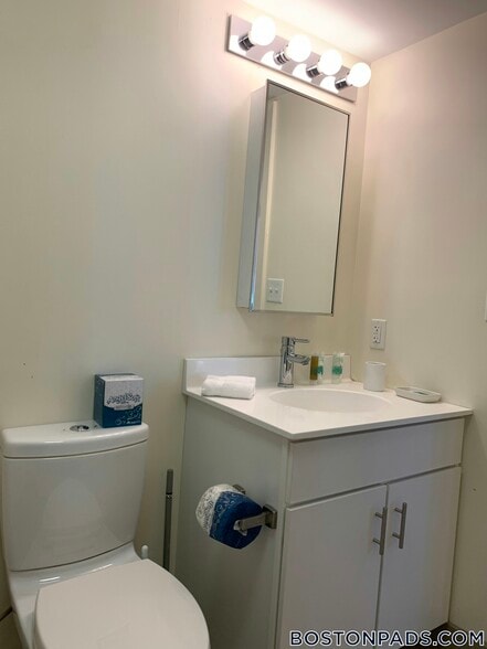 Building Photo - 8 Winter Pl