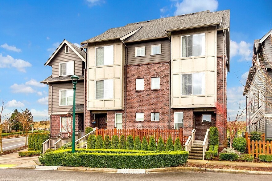 Front - 964 4th Ave NE