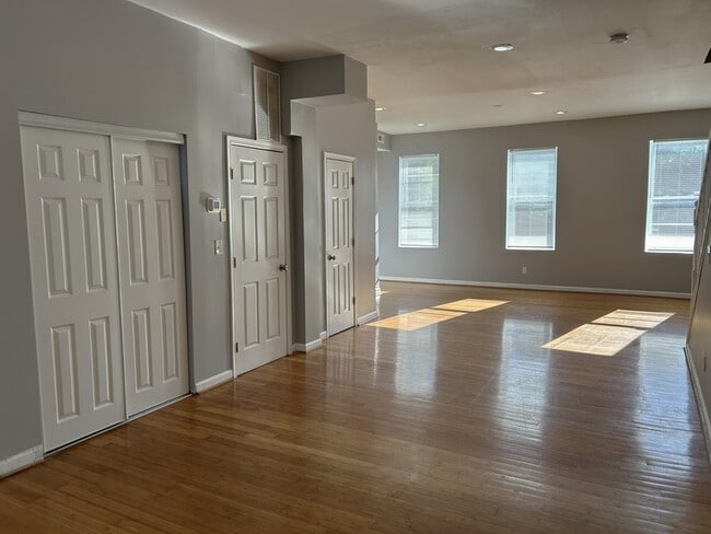 Building Photo - 2101 Chelsea Terrace