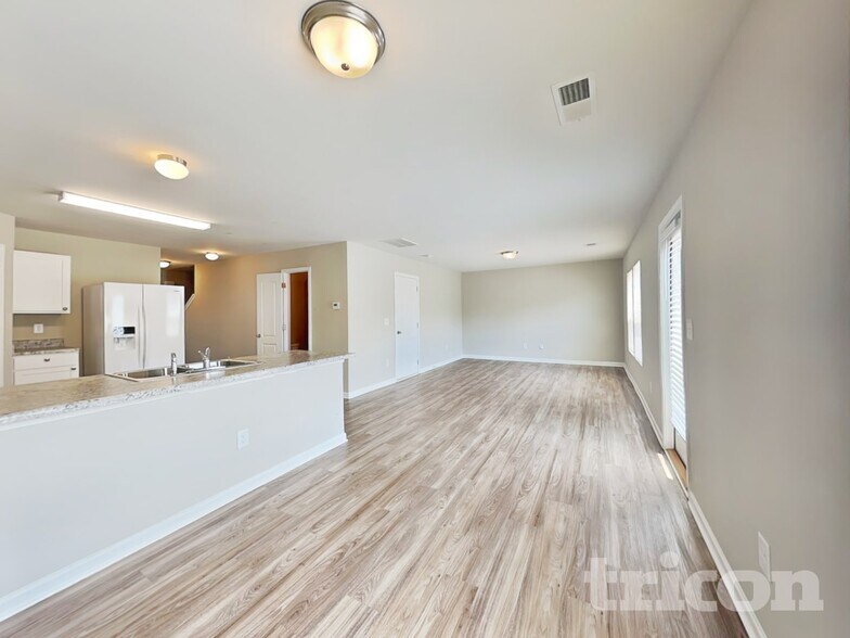 Building Photo - 433 Wagon Trail