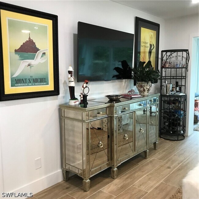 Building Photo - 302 2nd St S