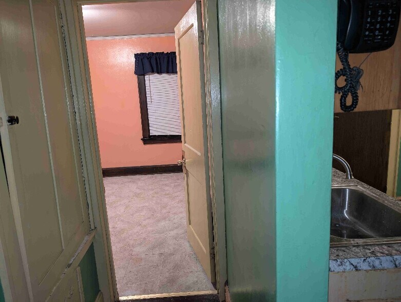 Building Photo - 2024 S 69th St