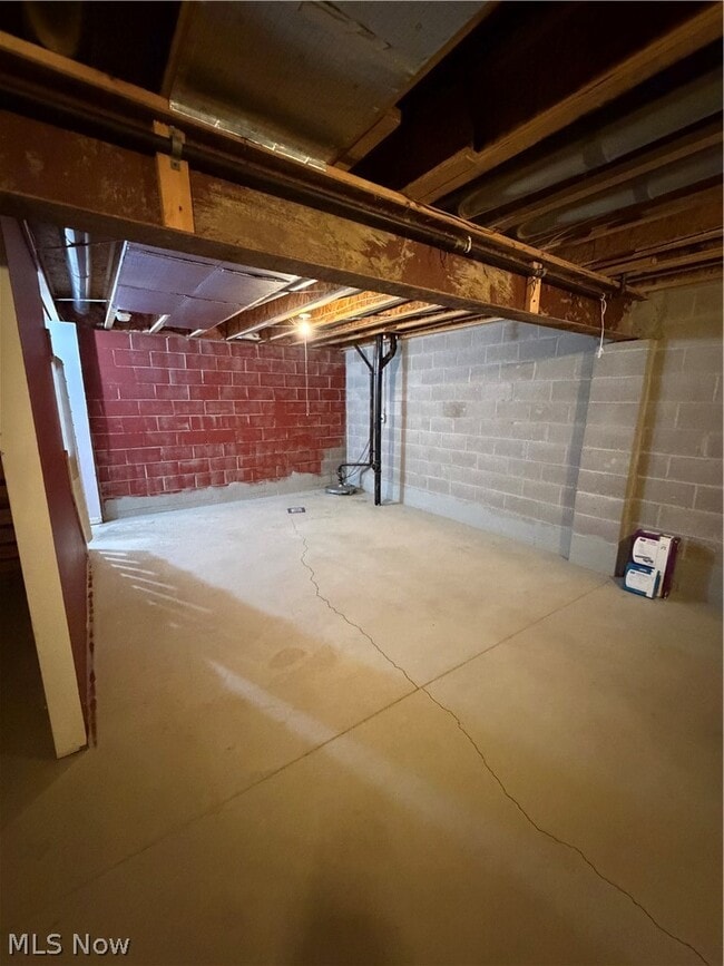 Building Photo - 1360 Meadow Run