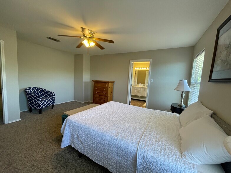 Primary Photo - 10506 Tiger Way