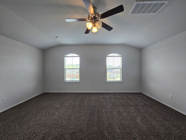 Building Photo - PRICE REDUCTION - AVAILABLE NOW!