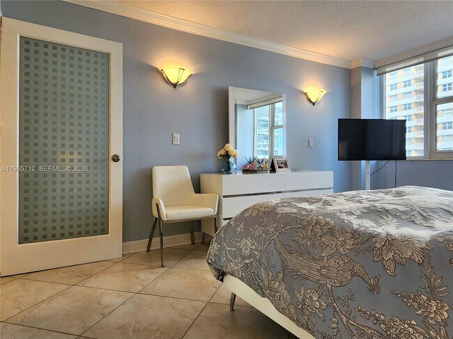 Building Photo - 2030 S Ocean Dr