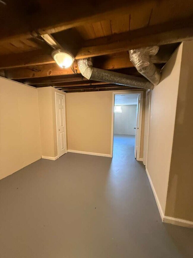 Building Photo - Charming 3-Bedroom, 1 bath Home with Lovely Hardwood Floors in St. Louis! Section 8 STRONGLY PREF...