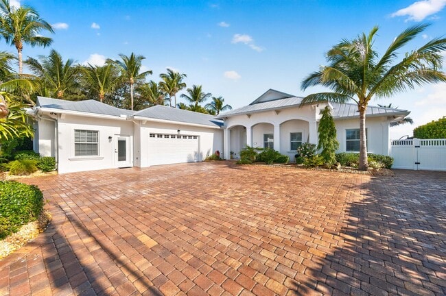 Building Photo - 954 Dolphin Ct