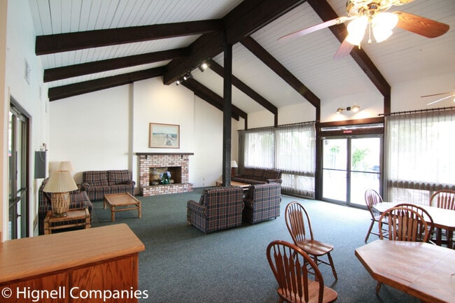 Building Photo - MOVE IN SPECIAL $300 OFF FIRST MONTHS RENT