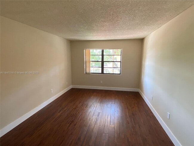 Building Photo - 9301 SW 92nd Ave