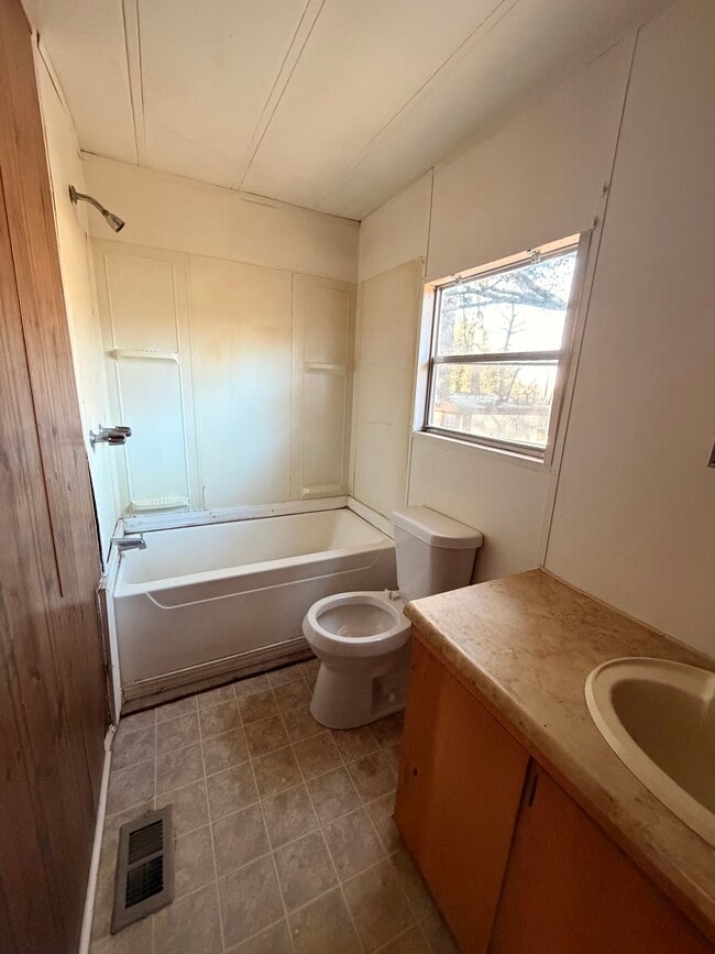 Building Photo - Trailer 9