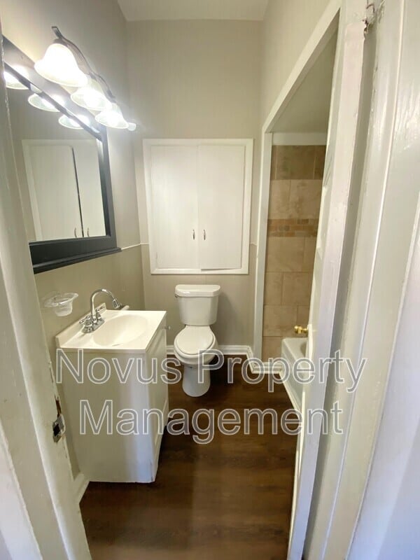 Building Photo - 302 Cedar St