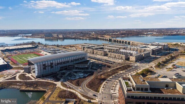 Building Photo - 2709 Light St