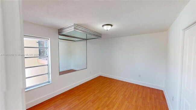 Building Photo - 677 SW 9th Ave
