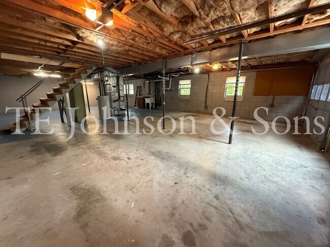 Building Photo - 3 Bedroom Close to Mt. Tabor