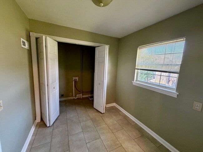 Building Photo - 1057 Blanton Dr