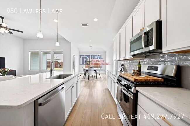 Building Photo - 950 Lawless Ln