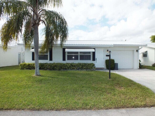Primary Photo - 121 SW 8th Ct