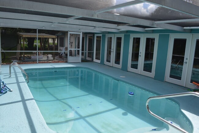 Building Photo - 1295 Pilgrim Rd