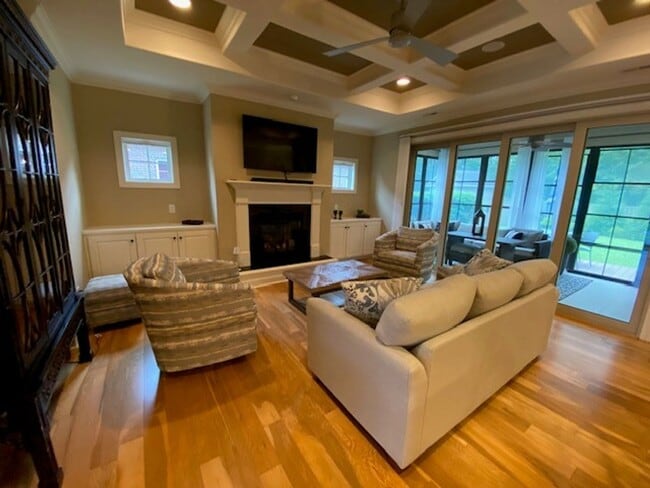 Building Photo - Beautiful Fully Furnished 3 bed 2 bath hom...