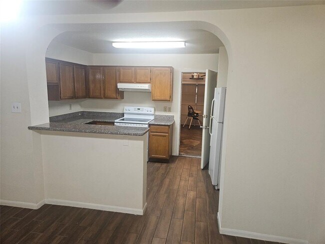 Building Photo - 2425 Holly Hall St