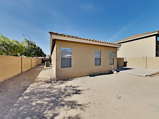 Building Photo - 2352 E Hazeltine Way