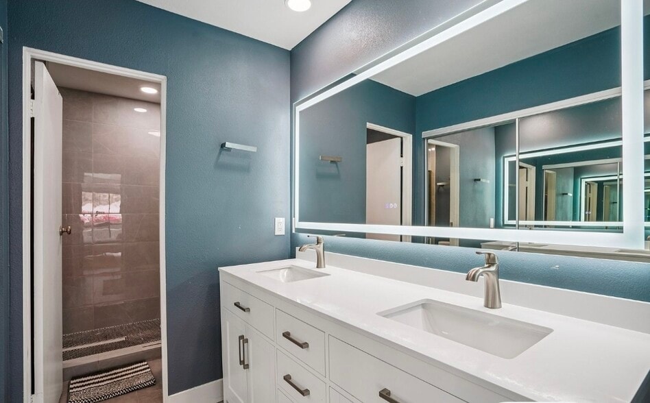 Building Photo - 2727 S Sierra Madre