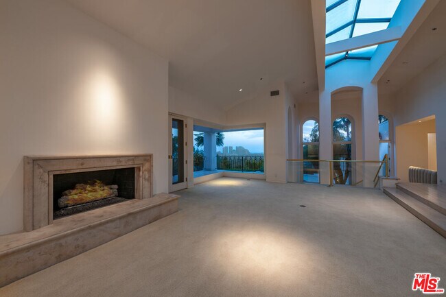 Building Photo - 1136 Calle Vista Dr