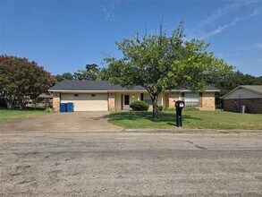 Building Photo - 107 Bluebonnet Trail