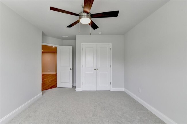 Building Photo - 204 Holsten Ln