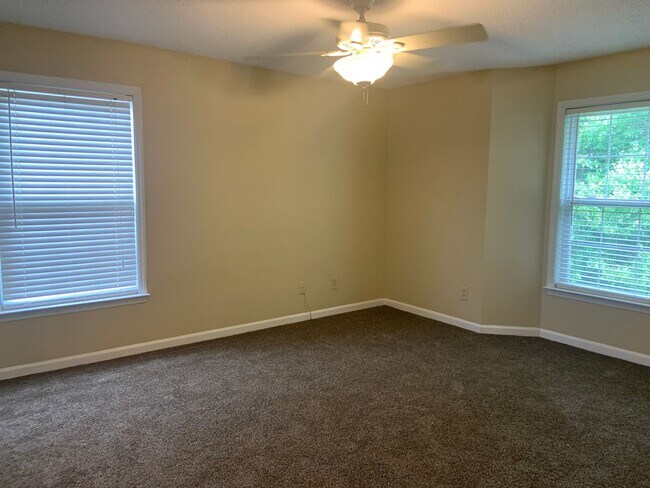 Building Photo - 2 BR Lawndale condo--water included!