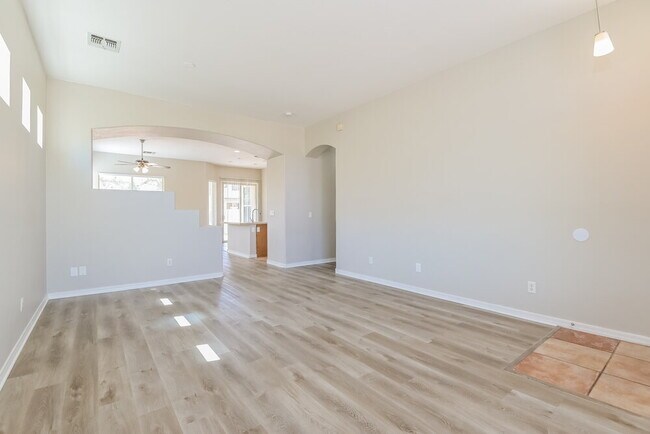 Building Photo - 122 E Camino Rancho Cielo