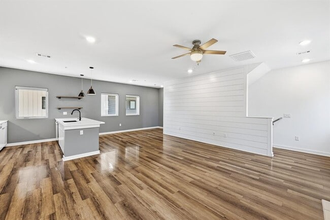 Building Photo - 5924 S Congress Ave