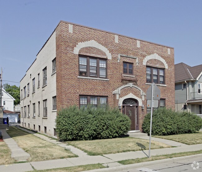 Primary Photo - 3273 S Kinnickinnic Ave