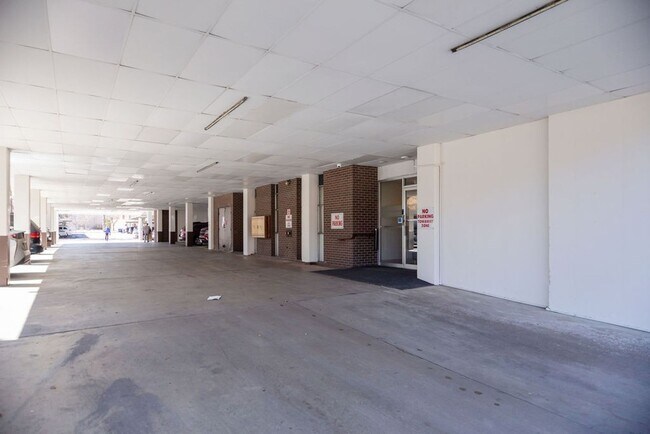 Building Photo - 421 S Howes St