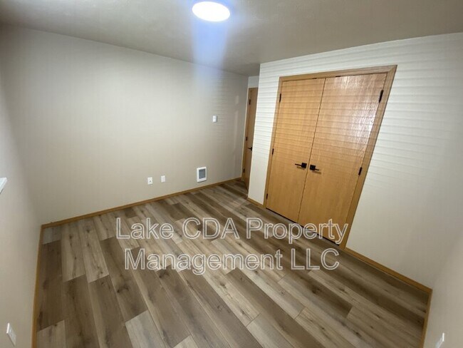 Building Photo - 1617 E 3rd Ave