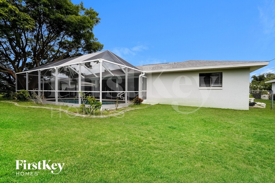 Building Photo - 302 SE 15th St