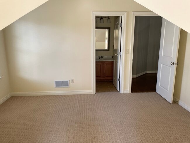 Building Photo - 4217 Village Club Dr