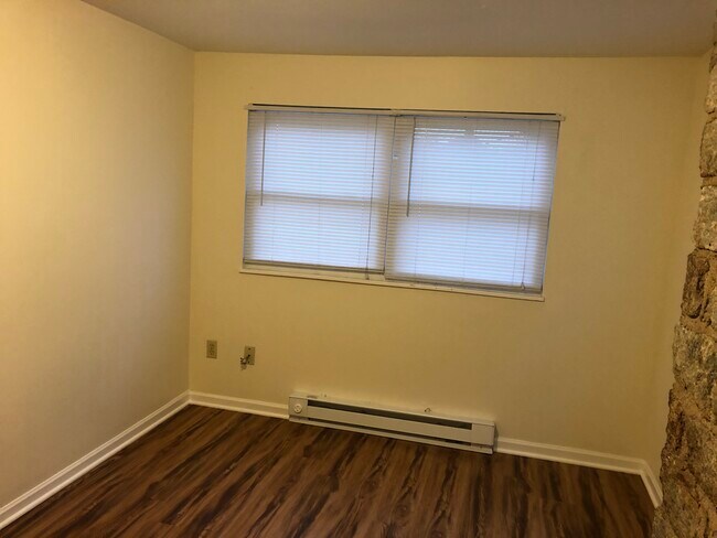 Building Photo - 753 1/2 Sullivant Ave.