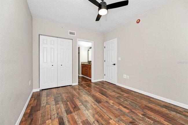 Building Photo - 2954 Sadina St