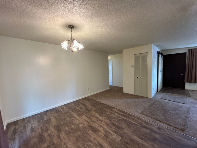 Building Photo - Newly Remodeled 3 Bedroom / 1 Bathroom hom...