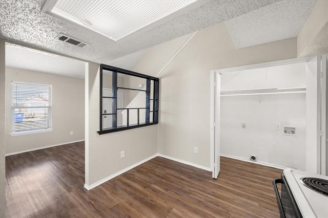 Building Photo - 311 Kings Way Dr