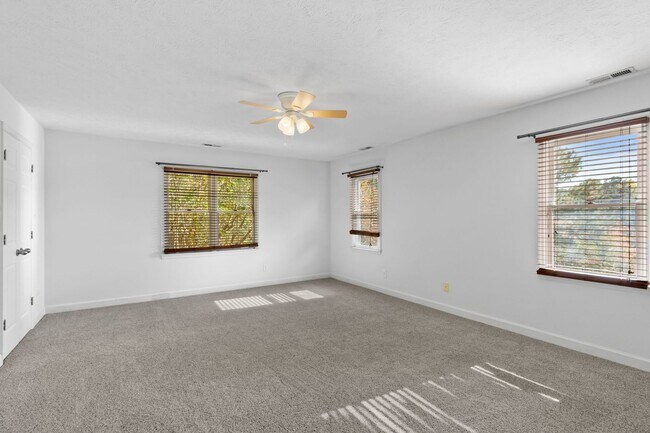 Building Photo - Beautiful 4 Bedroom/ 2 Story Home
