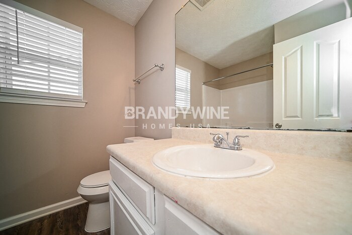 Building Photo - 801 Lake Chase