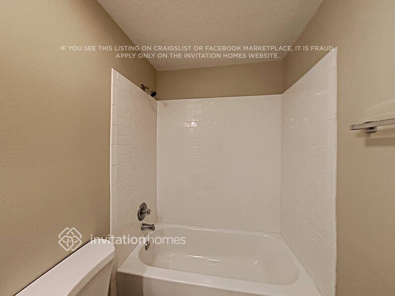 Building Photo - 3028 Park Ridge Ave